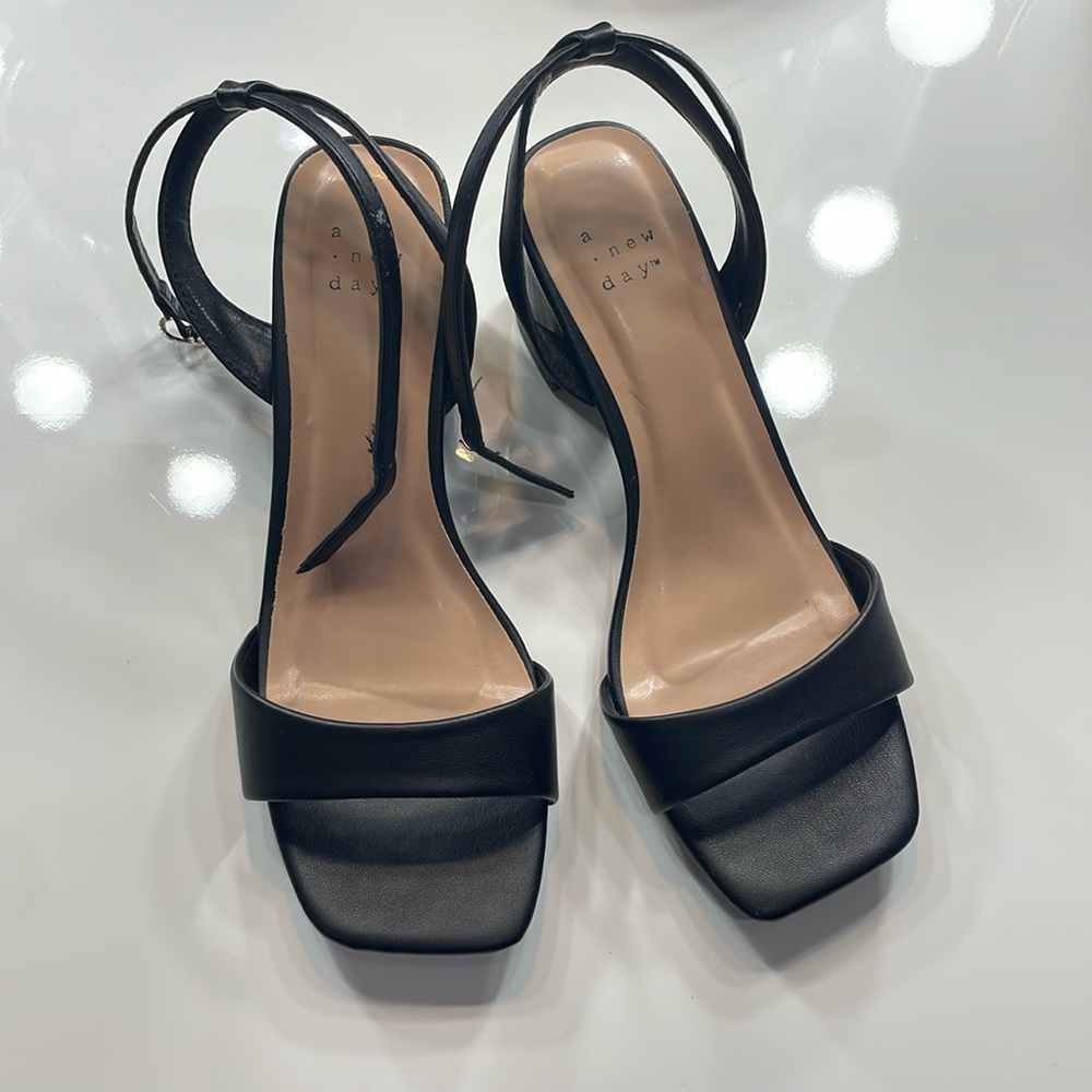 Black a new day short heel square toe size 7.5